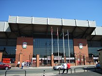 ついにたどり着いた！ Anfield の堂々たる外観 Copyright(C) 2005 earlybird